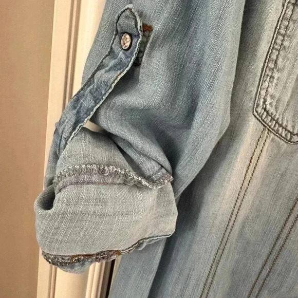 Women’s Lightweight Chambray Western Cowgirl Snap Front Casual Shirt Medium - Picture 7 of 11